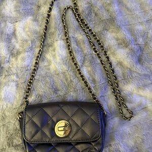 Elegant Black Quilted Crossbody Bag with Chain Strap
